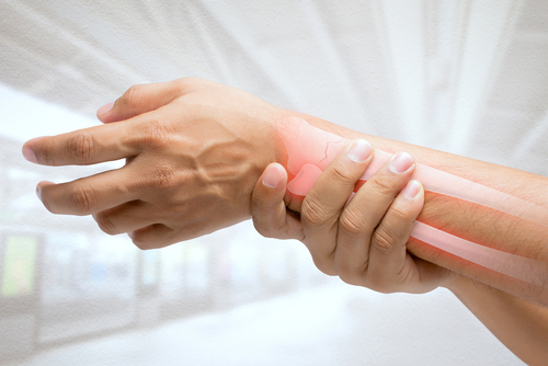 Difficulty Moving the Hand: Causes, Diagnosis & Treatment