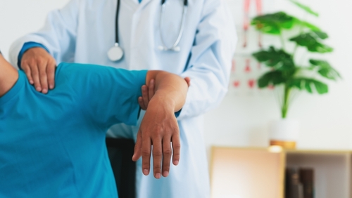Dull or Aching Pain in One Of the Shoulders – Causes, Diagnosis, and Treatment
