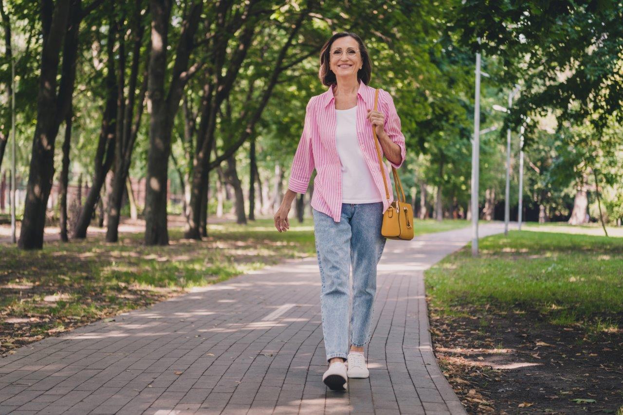 Hip Pain When Walking – Causes, Diagnosis and Treatment