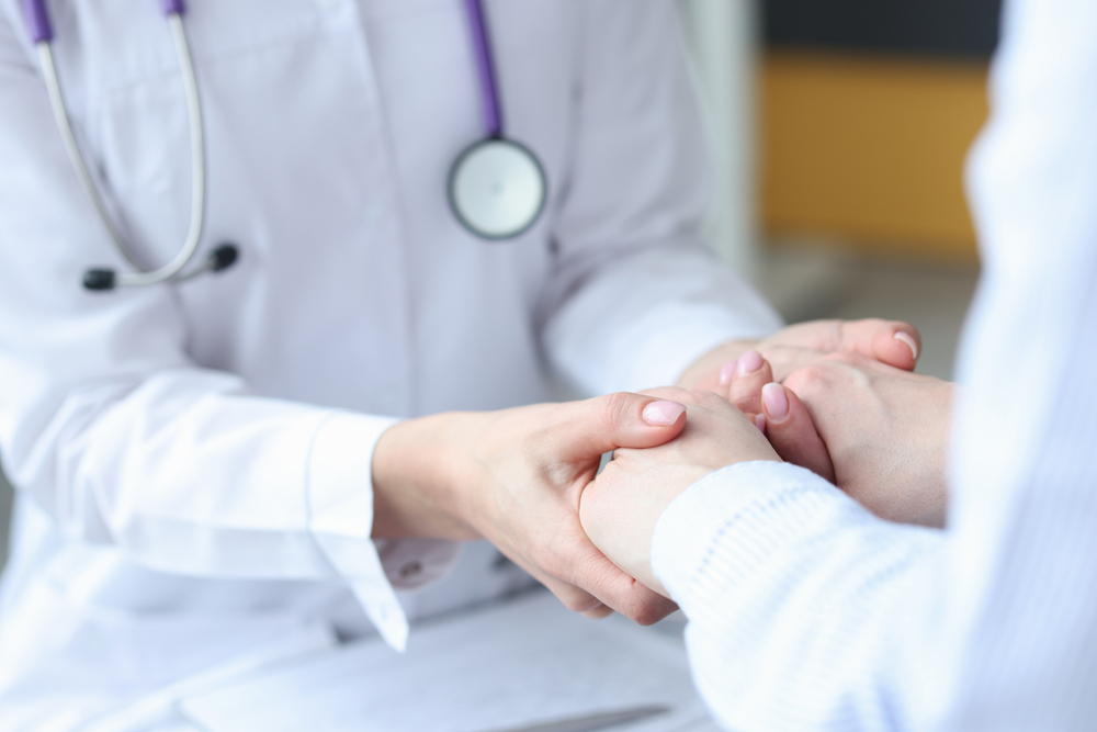Increased Discomfort When Squeezing or Shaking Hands – Causes, Diagnosis, and Treatment
