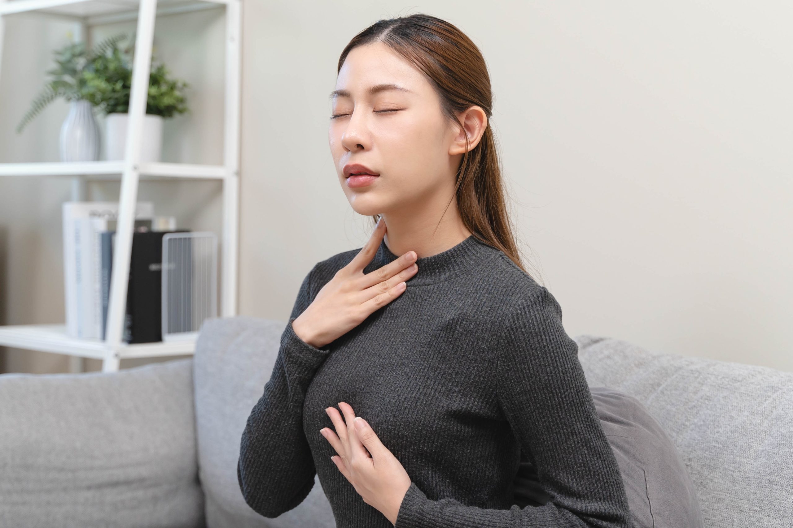 Pain when swallowing – Causes, Diagnosis & Treatment