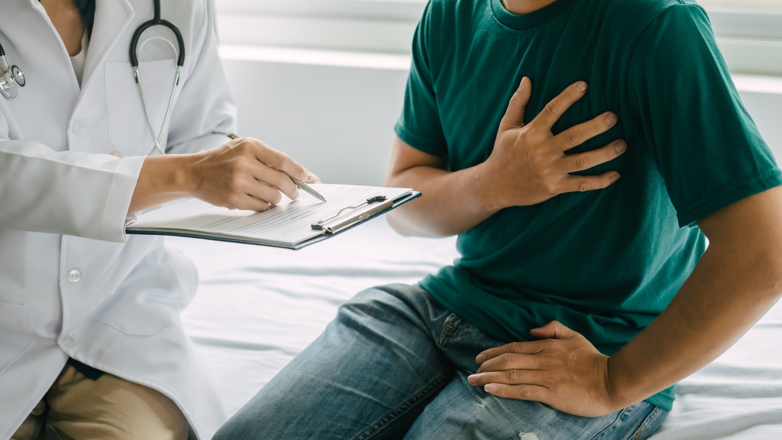 Pounding chest or heart – Causes, Diagnosis & Treatment